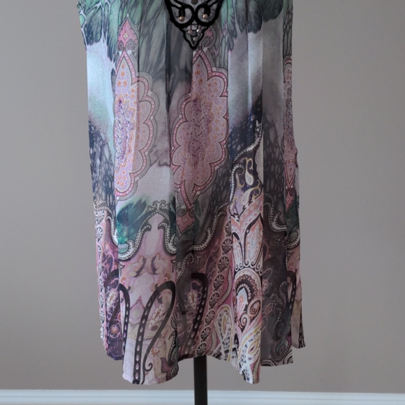 Sleeveless Print Top - Picture 2 of 5